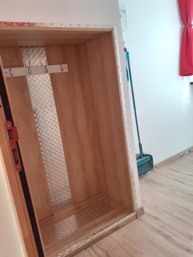 08 - Tres Joli Studio Tout Equipe Avec Parking Privatif Gratuit, Grand Fourgon Possible, Tout Le Linge De Maison Est Fourni Razac-sur-lʼIsle Eksteriør billede