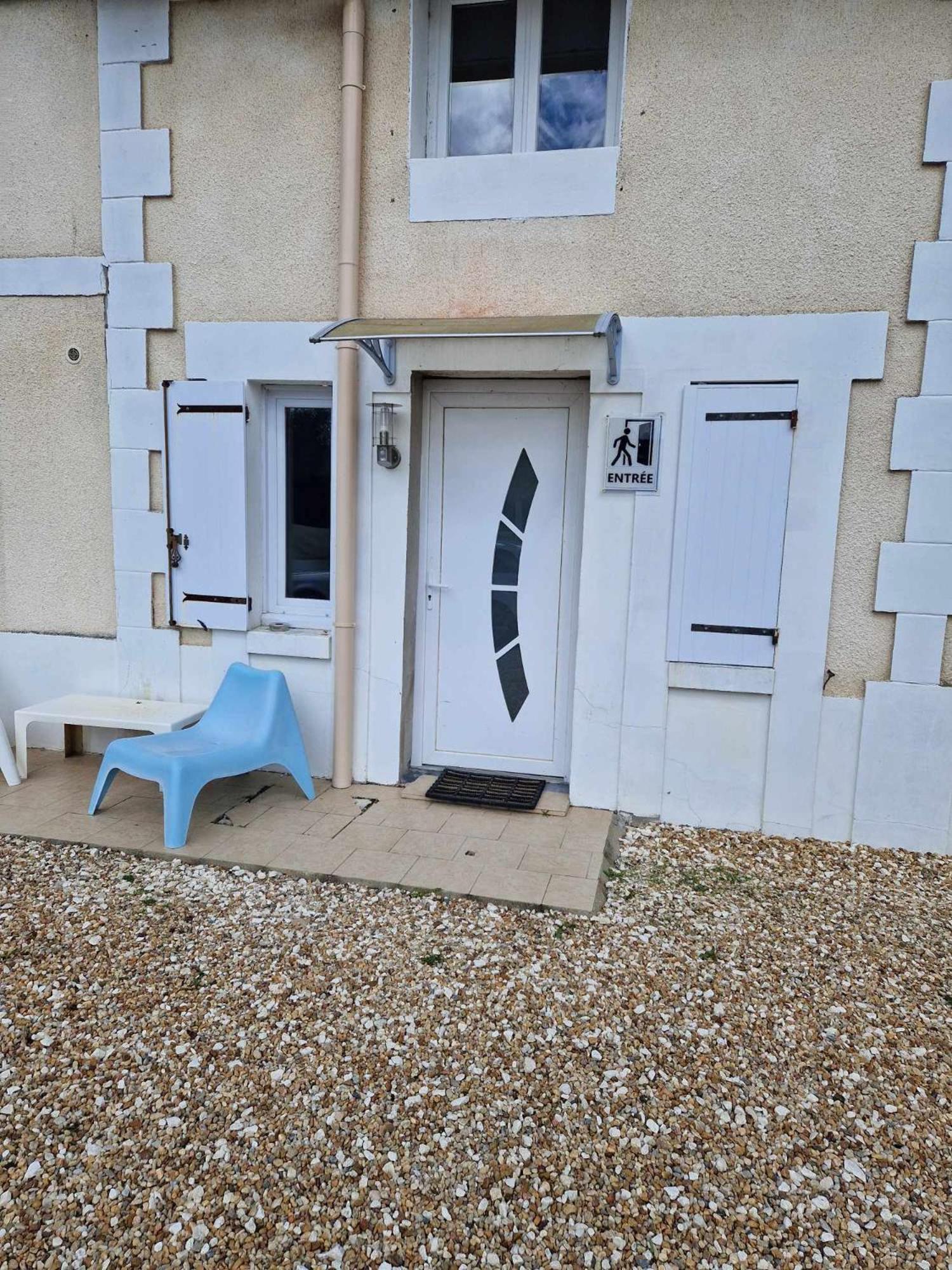 08 - Tres Joli Studio Tout Equipe Avec Parking Privatif Gratuit, Grand Fourgon Possible, Tout Le Linge De Maison Est Fourni Razac-sur-lʼIsle Eksteriør billede
