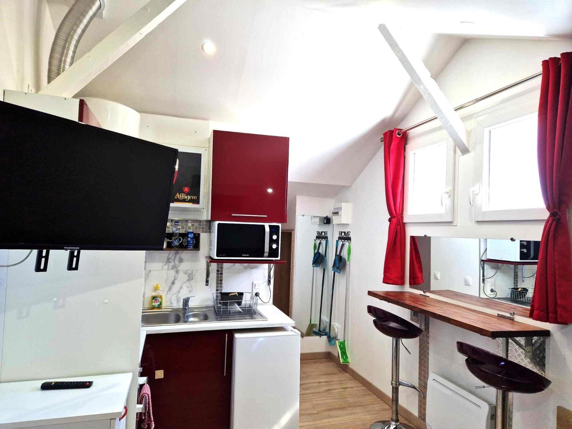 08 - Tres Joli Studio Tout Equipe Avec Parking Privatif Gratuit, Grand Fourgon Possible, Tout Le Linge De Maison Est Fourni Razac-sur-lʼIsle Eksteriør billede