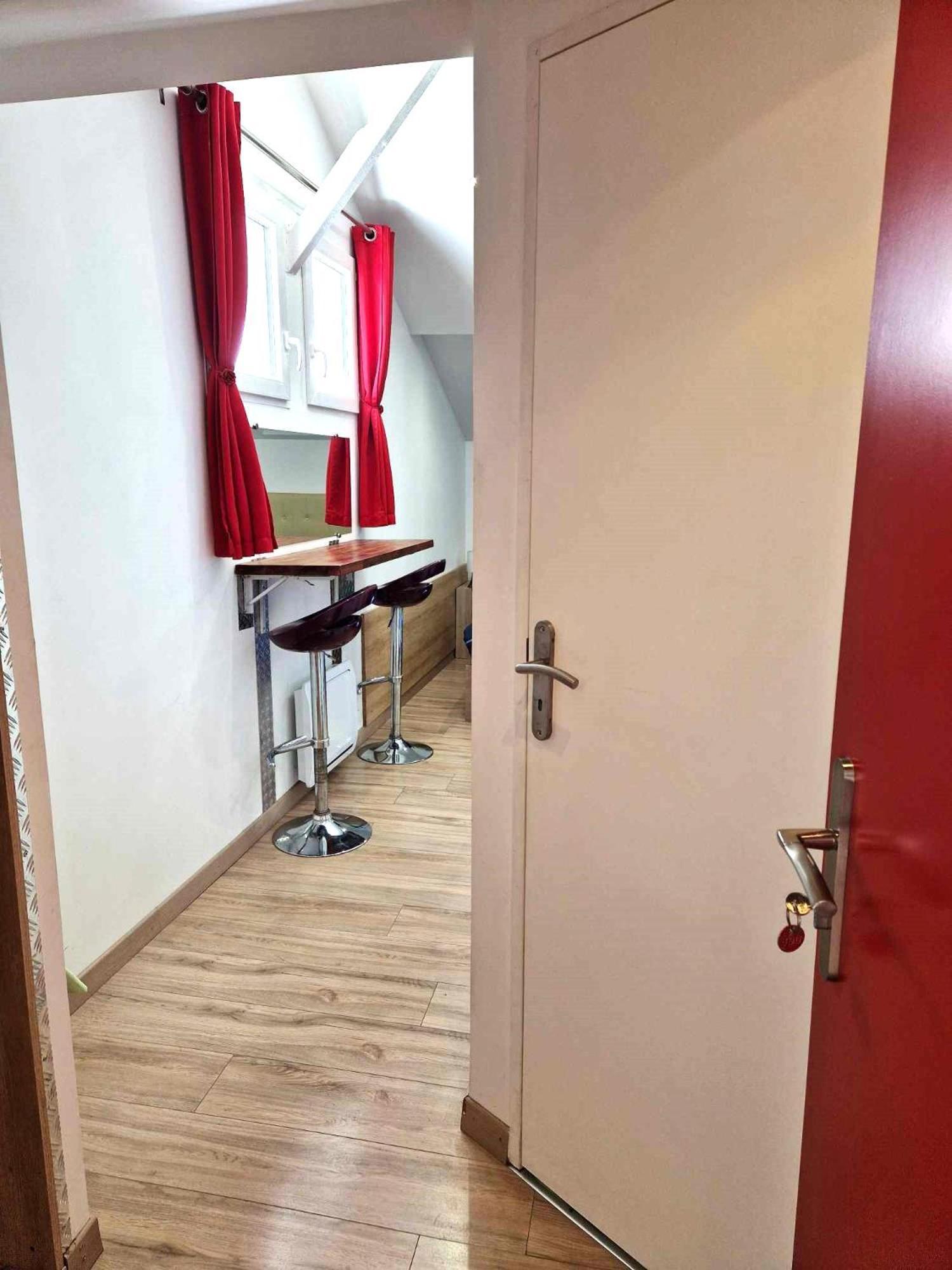 08 - Tres Joli Studio Tout Equipe Avec Parking Privatif Gratuit, Grand Fourgon Possible, Tout Le Linge De Maison Est Fourni Razac-sur-lʼIsle Eksteriør billede
